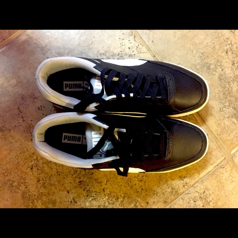 I’m selling sneakers